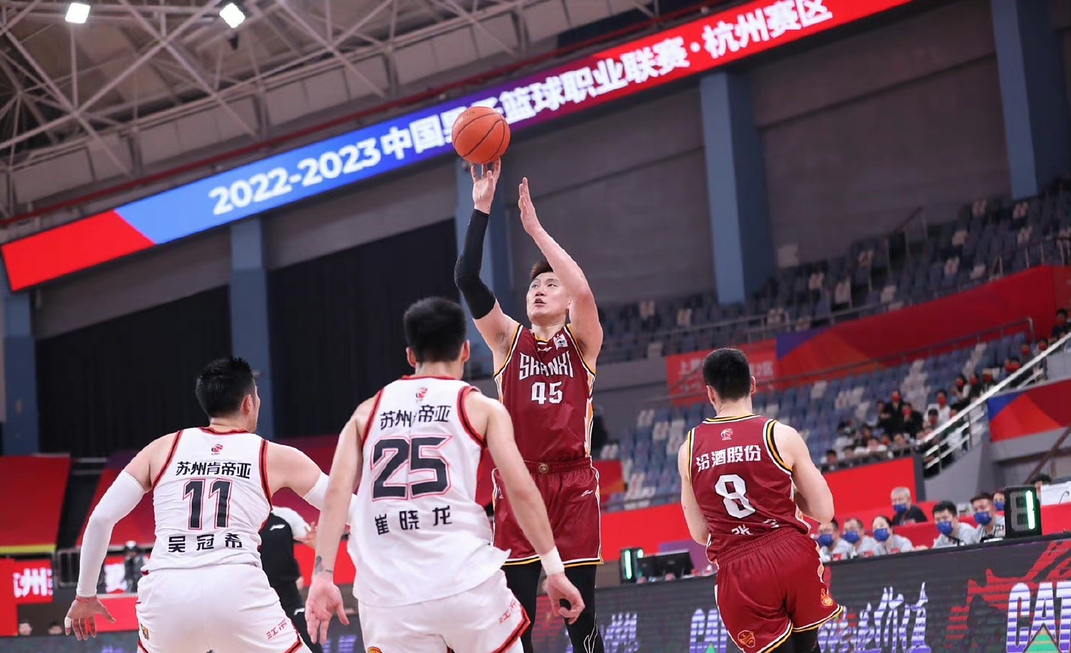 熊猫体育平台-CBA常规赛赛程吃紧，明尼苏达森林狼转会期篮板制胜，管理层满意，医务组通报恢复