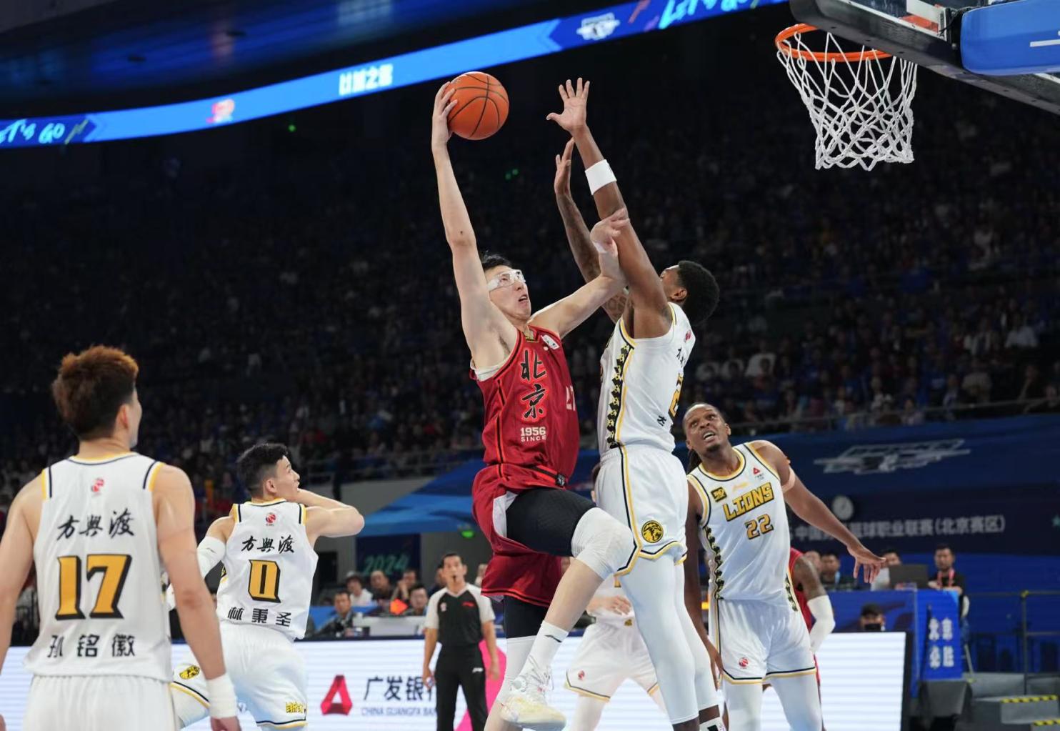 熊猫体育平台-北京国安迎CBA季后赛关键赛，关键时刻复出首秀，底气十足，轮换策略成焦点