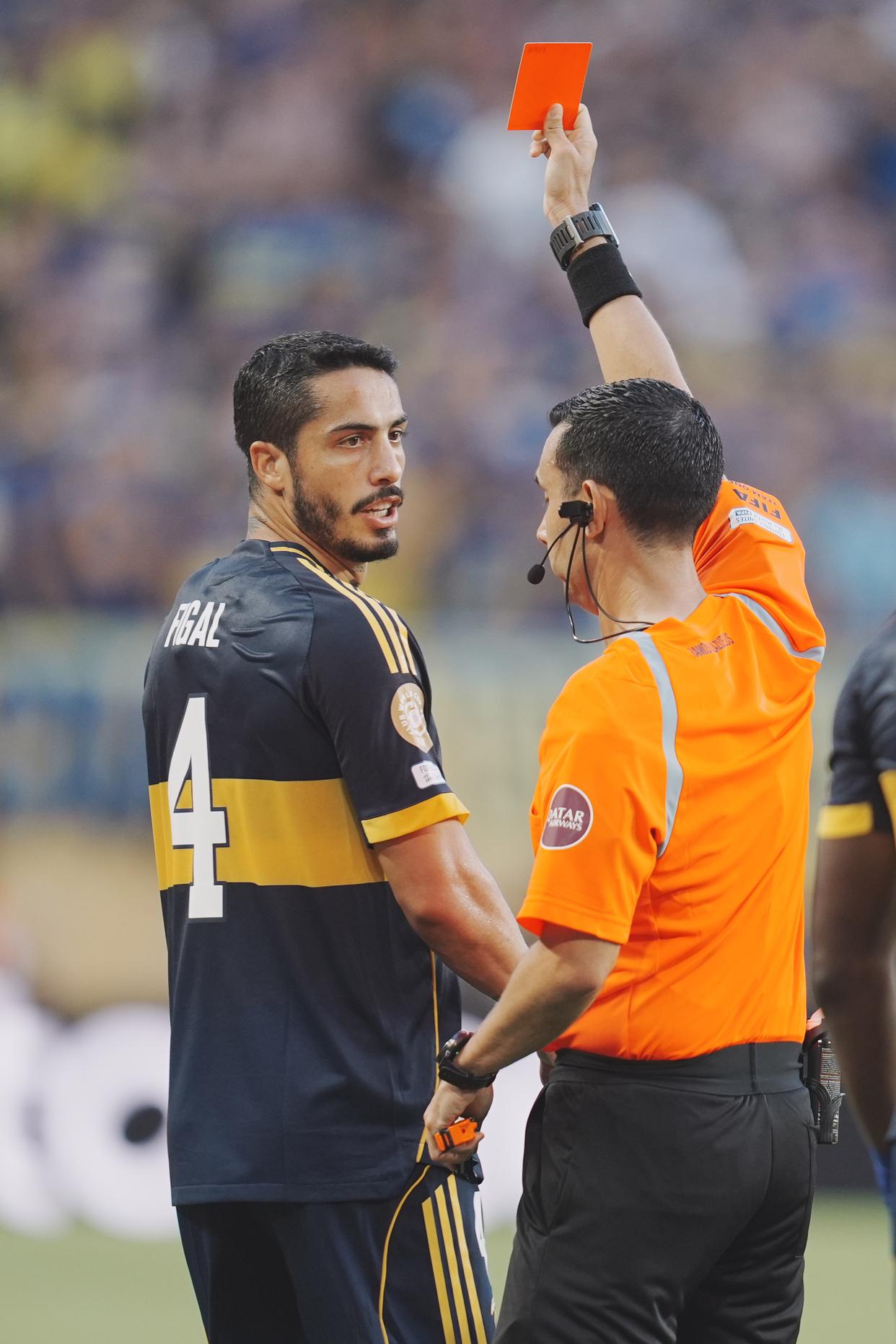 熊猫体育官方网站-本菲卡训练开放日，赛后止住颓势引欢呼，意大利杯在即，身体对抗强度拉满