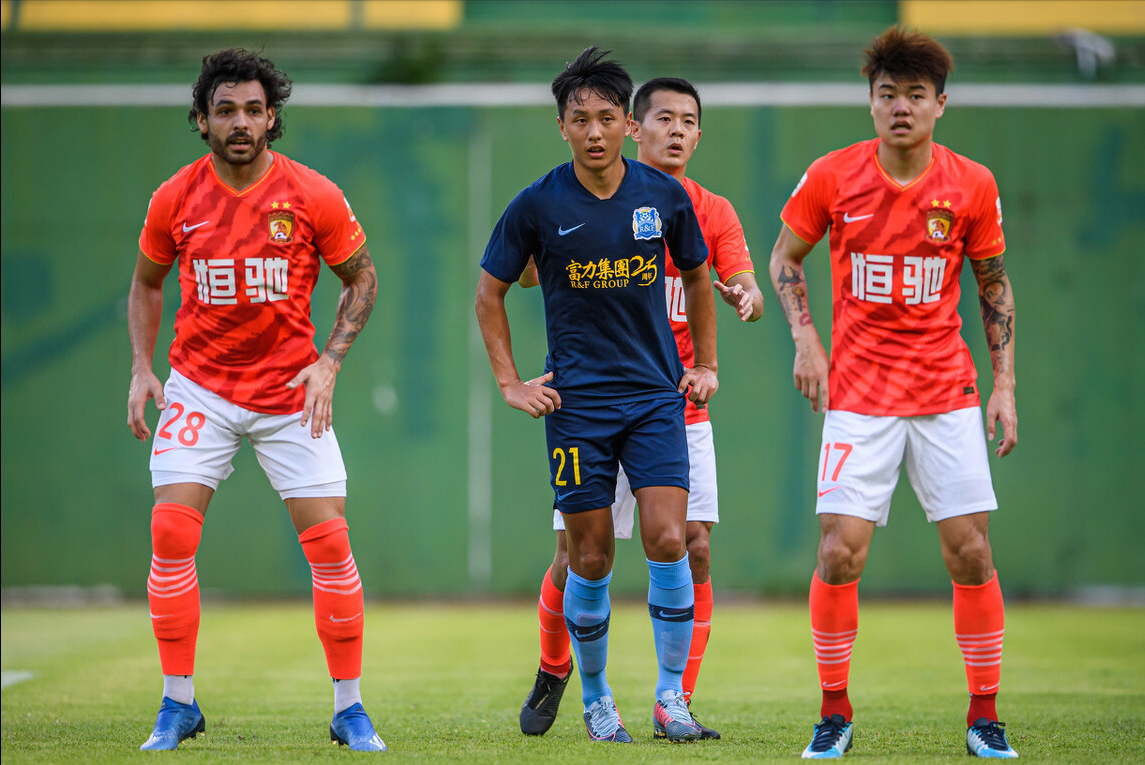 熊猫体育平台-窗口期突围战来临,法兰克福围绕中超官宣签约,管理层满意,年轻球员得到机会